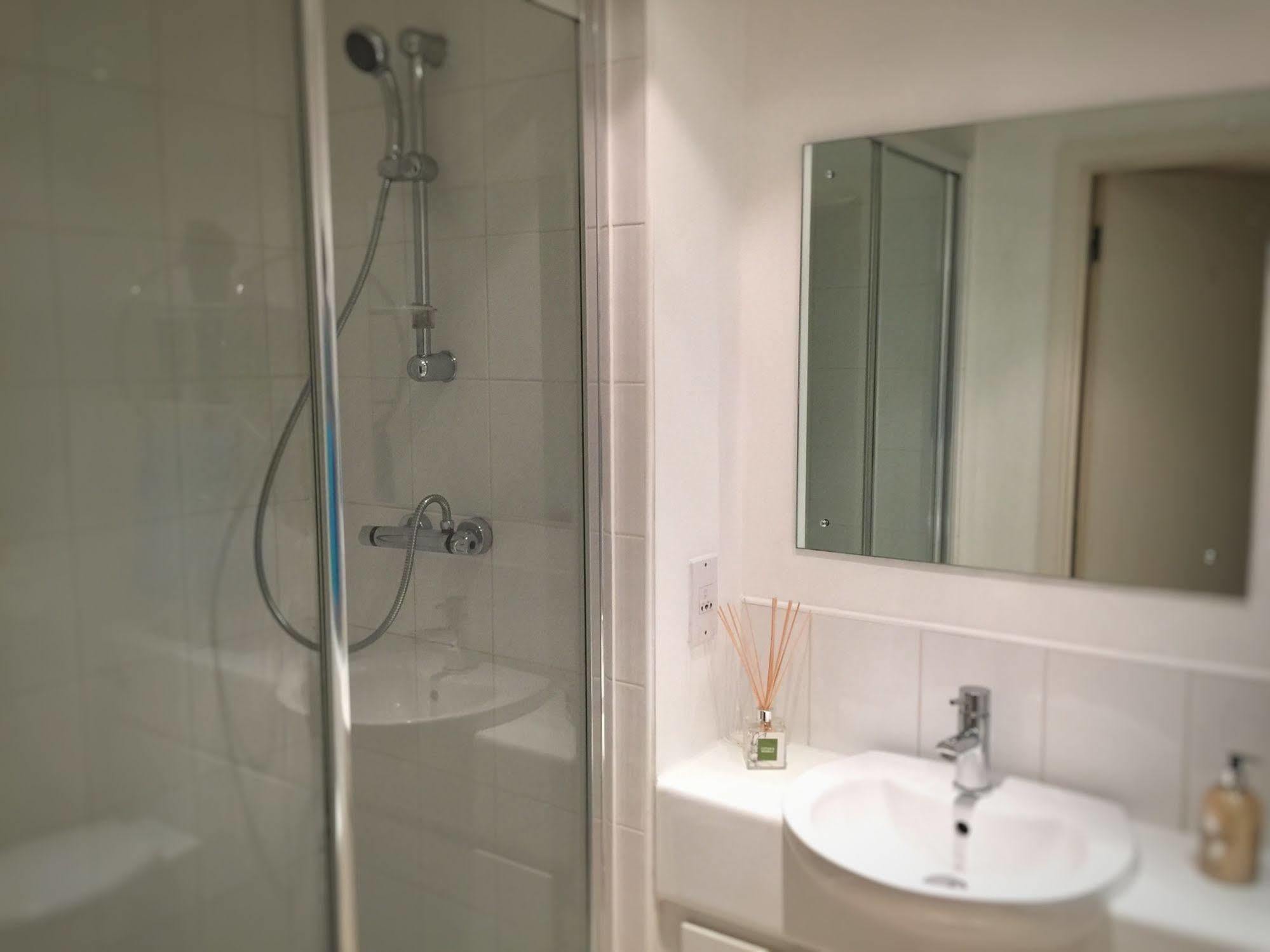 The Cathedral Suite Apartment With Love Your Stay Sheffield Exterior foto